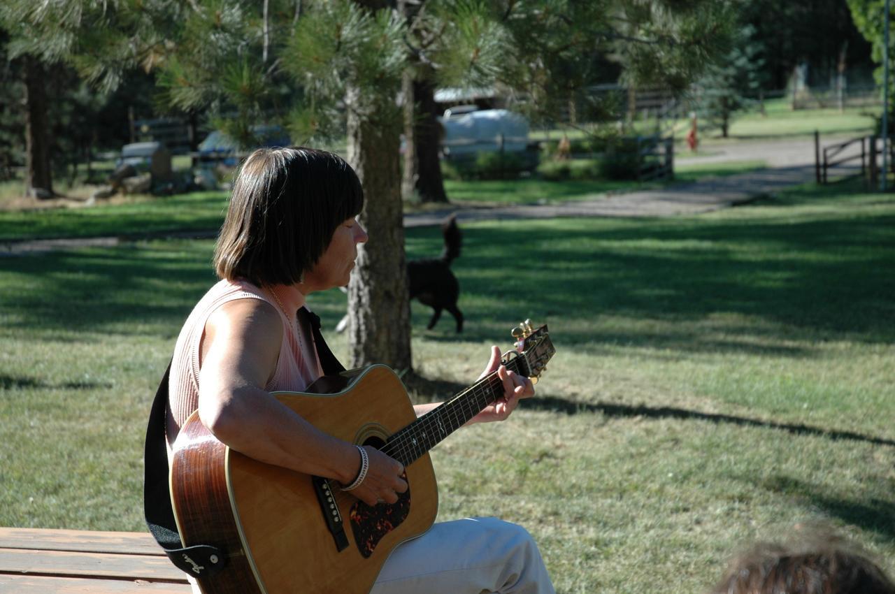 Lonesome Dove Ranch Bed & Breakfast Kalispell Bagian luar foto