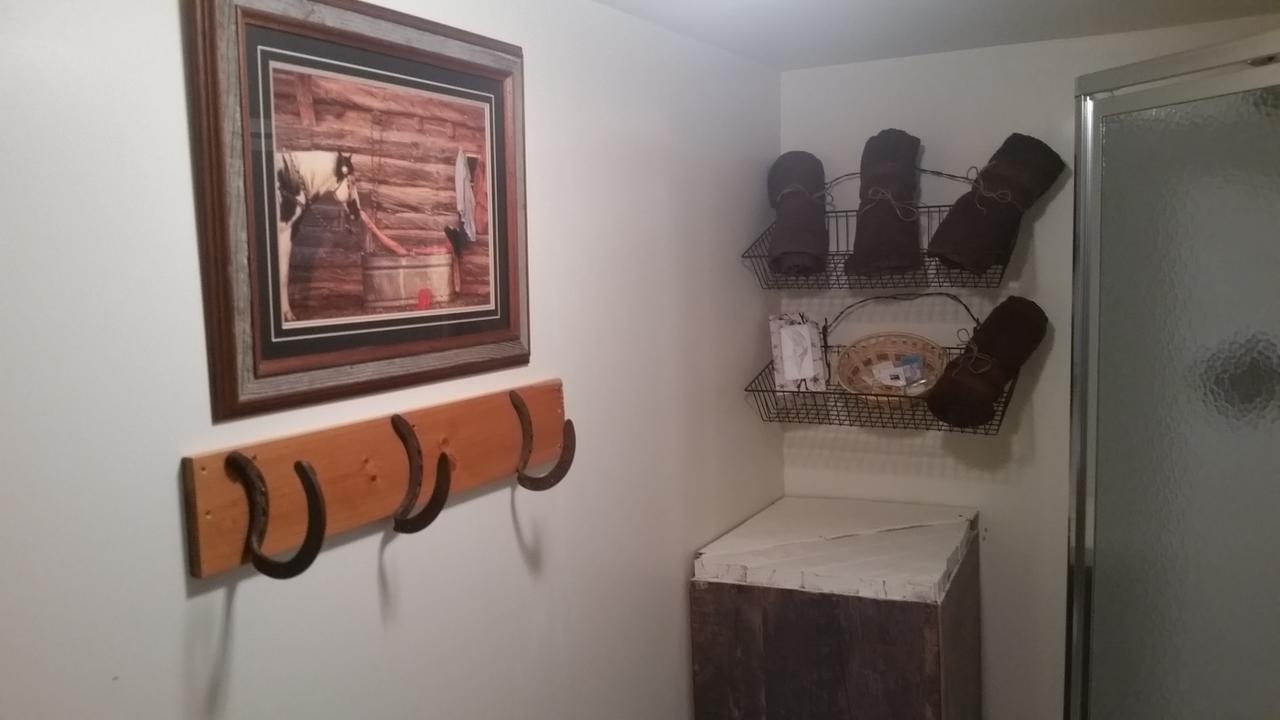 Lonesome Dove Ranch Bed & Breakfast Kalispell Ruang foto