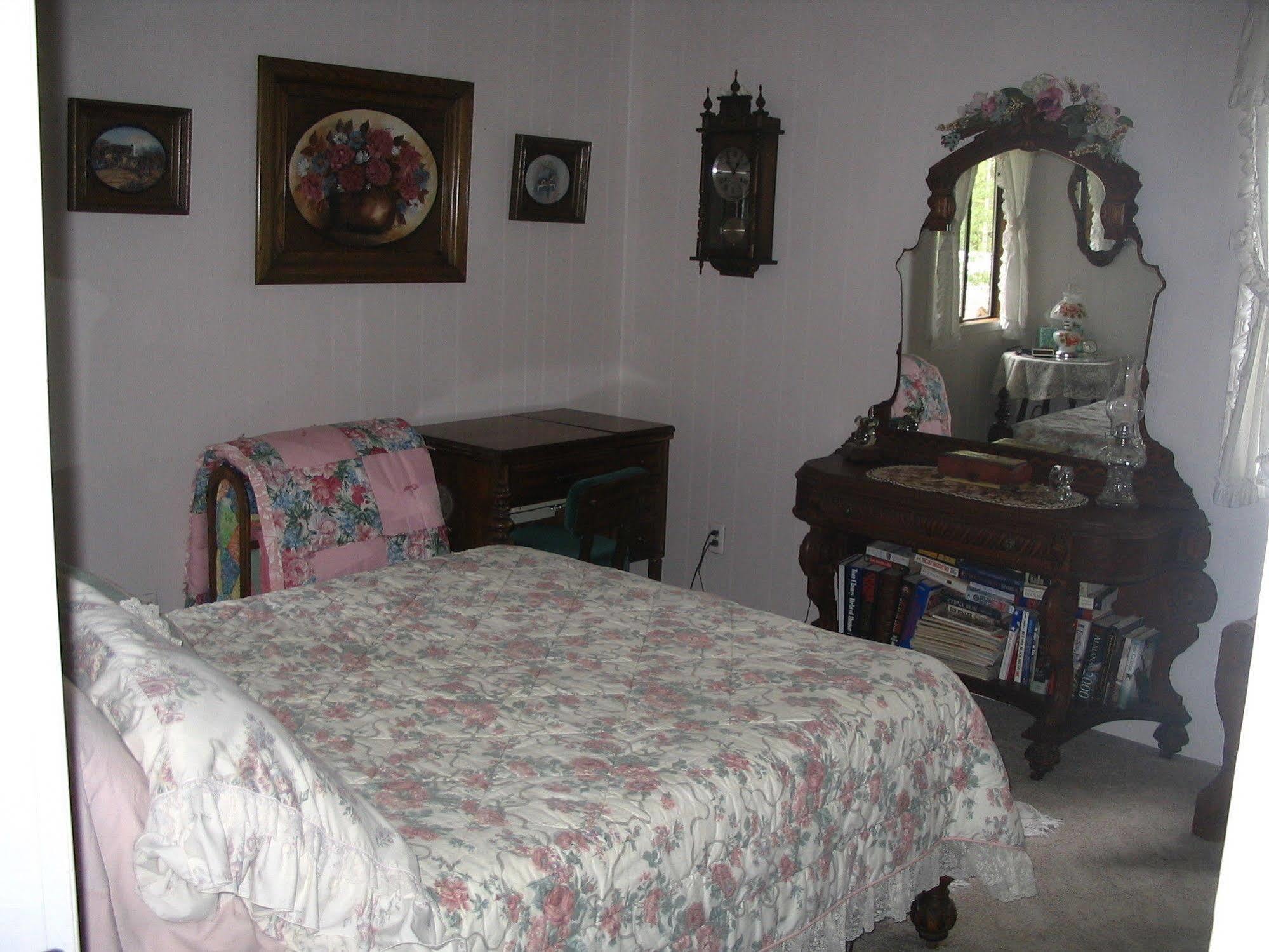 Lonesome Dove Ranch Bed & Breakfast Kalispell Bagian luar foto