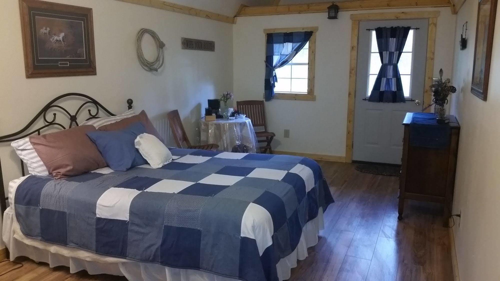 Lonesome Dove Ranch Bed & Breakfast Kalispell Bagian luar foto